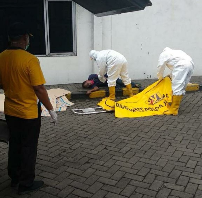 sopir mati mendadak di pinggir jalan