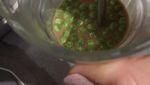 Kocak! Kehabisan Bahan Makanan, Orang-orang Ini Masak Seadanya