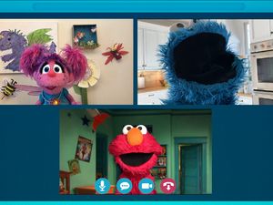 Sesame Street Hibur Para Tenaga Medis Bersama Anne Hathaway