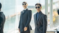 Sementara Woo Do Hwan akan memerankan Kepala Pengawal Kerajaan Jo Young dan Pekerja layanan publik, Jo Eun Seob. Foto: The King: Eternal Monarch (dok. Netflix)