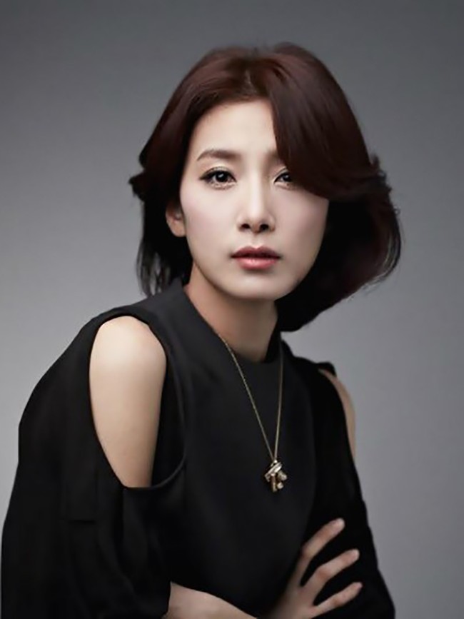 Kim Seo Hyung dalam drama Korea Temptation of Wife berperan sebagai Shin Ae Ri. Ia membuat penonton terbawa emosi karena aktingnya yang merebut suami teman dekatnya sendiri. Foto: dok. Istimewa