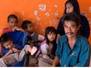 Happy Ending Kisah Ason yang Jual HP Rusak Rp 10 Ribu untuk Beli Beras