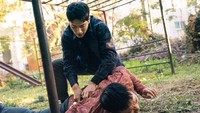 Kim Kyung Nam akan memerankan sosok kang Sin Jae, seorang detektif yang juga teman dekat Jung Tae Eul sejak SMA. Foto: The King: Eternal Monarch (dok. Netflix)