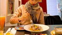 Wanita yang pernah membintangi drama The Great Seducer ini hendak makan pasta. Wah, kayaknya enak ya? Foto: Instagram m_kayoung