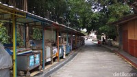 Kios para pedagang maupun lapak juga tutup.