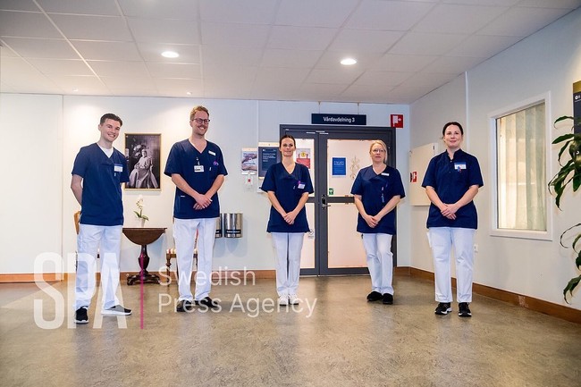 Dalam sejumlah foto yang beredar, Putri Sofia tampak siap menjadi asisten tenaga medis ketika mengenakan setelan khas tenaga medis. Tapi dikatakan jika Putri Sofia dan para voluntir lain tidak akan secara langsung berhadapan dengan pasien tapi membantu beban kerja rumah sakit.Foto: Instagram @swedishpressagency
