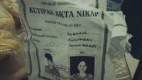 Orang-orang masih banyak yang kesulitan mendapatkan buku nikah karena belum ada jodoh. Nah ini  sudah sah tapi malah disia-siakan bukunya. Foto: istimewa