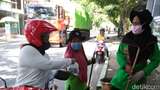 Peduli Pandemi! Warga Brebes Ini Kumpulkan Bantuan Nasi Bungkus Via WA