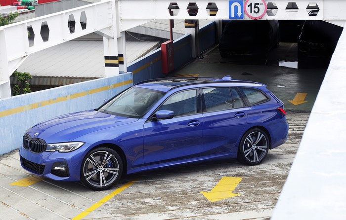 Di tengah Pandemi Corona rupanya tak menyurutkan niat BMW Group Indonesia memperkenalkan produk terbarunya BMW 320i Touring M Sport secara virtual.