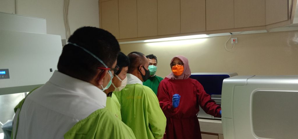 Gubsu Edy Rahmayadi meresmikan lab di RS USU (Foto: Ahmad Arfah-detikcom)