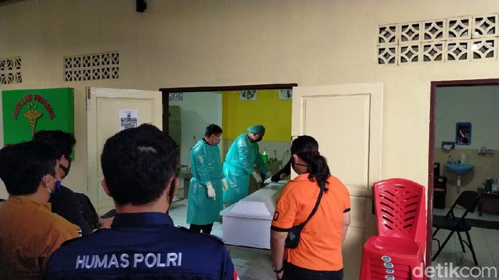 Janazah 2 pelaku penembakan polisi di Poso sudah dijemput keluarga.
