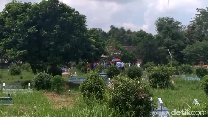 Seorang pasien yang sudah dinyatakan sembuh dari Corona meninggal dunia. Pemkab Lumajang turut berduka cita.
