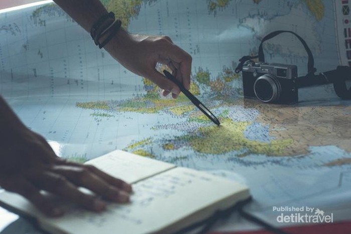 Ilustrasi Virtual Travelling. Photo dari Glenn Carstens-Peters di Unsplash
