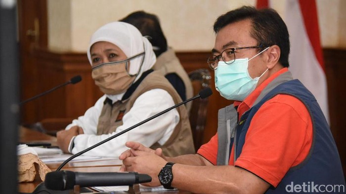 Ketua Rumpun Kuratif Gugus Tugas Penanganan COVID-19 Jatim dr. Joni Wahyuadi