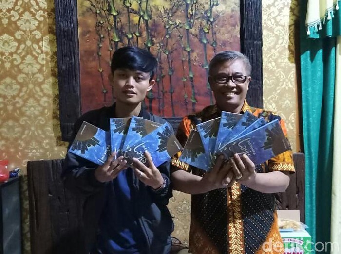 Penulis muda Situbondo menerbitkan novel keagamaan di tengah pandemi Corona. Novel berjudul Menunda Logis ini mendapat banyak apresiasi.
