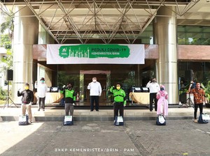 Kemenristek Donasi 1000 Paket Sembako untuk Warga Terdampak Corona