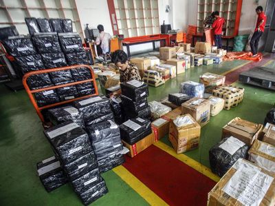 PSBB Corona, Pengiriman Paket Pos Meningkat