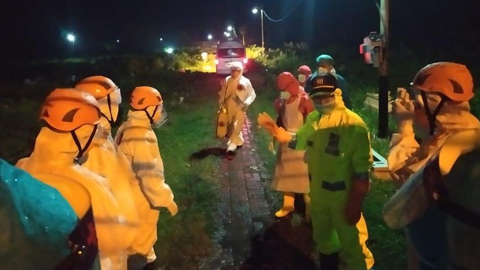 Meninggal dengan Hasil Rapid Tes Positif, Pria di Jember Dimakamkan Protap COVID-19