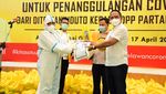 Ramai-ramai Salurkan Bantuan Medis ke Rumah Sakit
