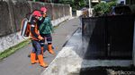 Posgab Jabar Lakukan Penyemprotan Disinfektan di Rumah Warga