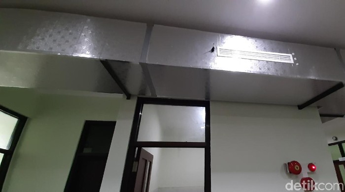 RSUD dr Moh Saleh Kota Probolinggo menyiapkan 13 ruang tekanan negatif untuk pasien Corona. Masyarakat di sekitar rumah sakit diharapkan tidak khawatir.