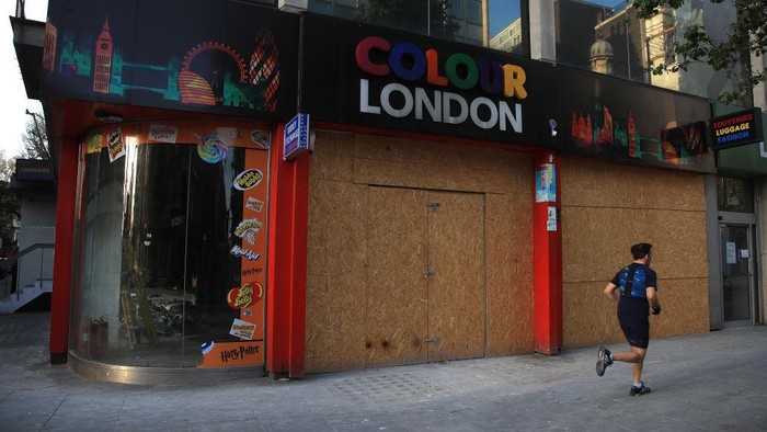 Inggris memperpanjang lockdown untuk mengatasi virus corona setidaknya selama tiga minggu ke depan.