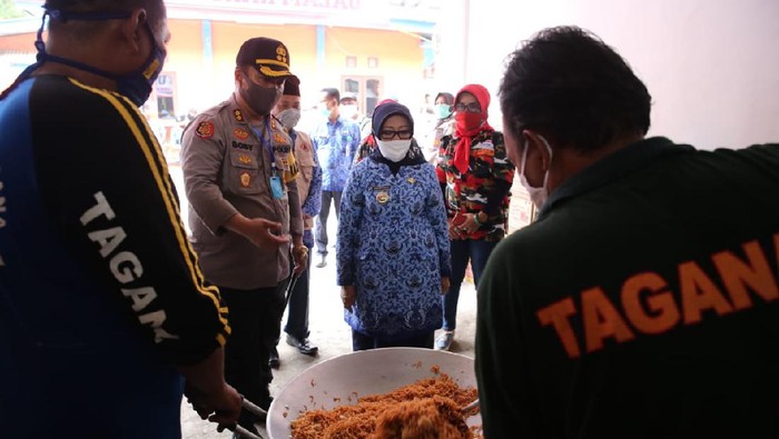 Ribuan Warga Terdampak Corona di Jombang Dapat Jatah Nasbung Gratis