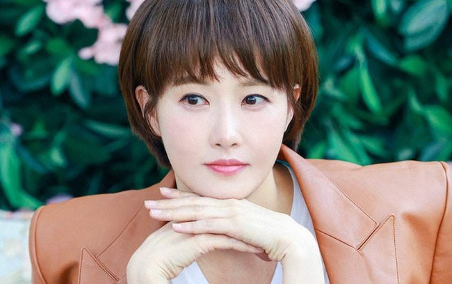 Kim Sun Ah di drama Korea The Lady in Dignity yang berperan sebagai Park Bo Ja digambarkan sebagai sosok wanita yang penuh ambisi. Selain ingin menjadi kaya, ia juga merebut suami sahabatnya sendiri. Foto: dok. Istimewa
