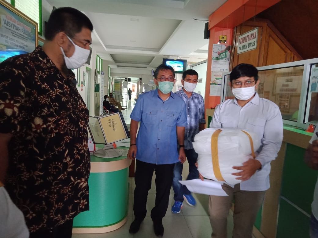 Pembagian APD di Sumbar