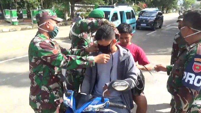 TNI-Polri sweeping pengendara yang tak pakai masker, kendari