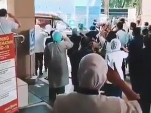 Viral Video Haru Penghormatan Terakhir Perawat yang Meninggal karena Corona