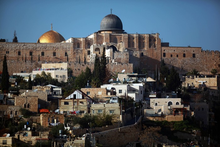 Penutupan kompleks Masjid Al Aqsa diperpanjang hingga Ramadhan. Hal ini disebabkan oleh wabah pandemi virus Corona yang belum kunjung berakhir.
