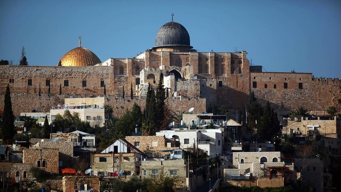 Penutupan kompleks Masjid Al Aqsa diperpanjang hingga Ramadhan. Hal ini disebabkan oleh wabah pandemi virus Corona yang belum kunjung berakhir.