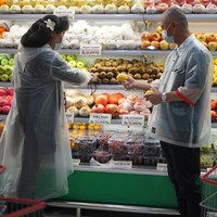 Baginya, jaket tersebut menjadi pembuktiannya bahwa industri kreatif tidak mandek oleh terpaan COVID-19. (Foto: Dok. Anne Avantie)