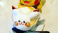 Tak kalah unik, barista asal Jerman, Dritan Alsela memiliki nilai seni yang tinggi pada kopi yang dibuatnya. Seperti yang tampak pada foto ini, latte tersebut dibuat dengan foam yang membentuk karakter Pokemon. Foto: istimewa