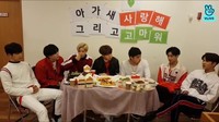 Momen makan seru mereka juga terlihat saat melangsungkan siaran VLIVE. VLIVE merupakan aplikasi yang dikhususkan untuk para penggemar KPOP agar dapat berinteraksi dengan idola mereka. Foto: Istimewa