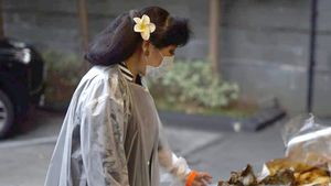 Berkreasi di Tengah Corona, Anne Avantie Luncurkan Jaket Pelindung Diri