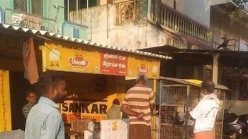 Anjing pun respek dan turut ikut peraturan untuk berjaga jarak. (Foto: Boredpanda)