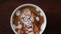 Melannia Aquino merupakan barista asal San Fransisco yang telah menciptakan latte art yang luar biasa. Pada lattenya ia membentuk berbagai karakter menggunakan foamnya. Seperti pada latte ini yang terdapat karakter Harry Potter. Foto: istimewa