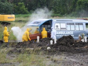 Khofifah Beri Hadiah Sopir Ambulans Pengantar Jenazah Pasien Corona
