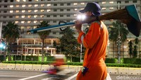 Aksi ini diinisiasi sendiri oleh para management hotel. Belum diketahui sampai kapan aksi ini akan dilakukan.