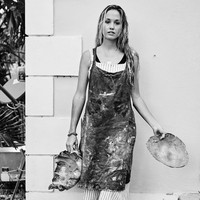 Berkat hobi barunya itu, Florence tak hanya bisa sembuh dari depresi dan ketergantungan obat. Beberapa waktu lalu ia pun berkompetisi dalam acara The Great Pottery Throw Down hingga melaju ke babak pertengahan. Kini Florence juga sering membuat tutorial cara membuat pot untuk membantu para pemula. (Foto: Instagram/@florencestgeorge)