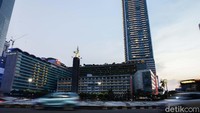 Tampak 3 hotel dikawasan Bundaran HI menyalakan lampu berlambang love.