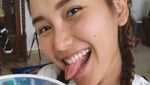 Produktif di Rumah, Ayu Ting Ting Bikin Donat hingga Cireng