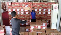  Ketua TP PKK Kota Bandung Siti Muntamah Oded mengatakan, ada 25 ribu paket sembako yang akan disalurkan untuk warga terdampak virus Corona (COVID-19).