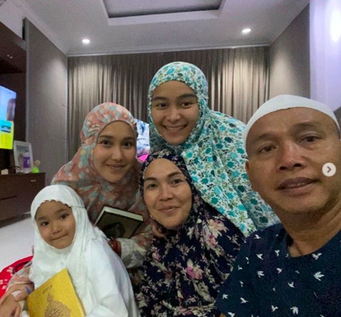 Ayu Ting Ting masak di rumah Ayu Ting Ting masak di rumah