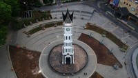 Sejarahnya Jam Gadang merupakan hadiah dari Ratu Belanda untuk Rook Maker, sekretaris atau controleur Fort de Kock pada masa Hindia Belanda. (ANTARA FOTO/Iggoy el Fitra)
