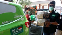 Pembagian Sembako itu dirasa sangat bermanfaat untuk masyarakat yang kini sedang menyambut datangnya bulan suci Ramadhan. Dampak sosial ekonomi dirasakan betul oleh masyarakat dengan adanya wabah Pandemi Corona di Indonesia. Foto: dok. PBNU