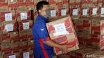 Melihat Ribuan Paket Sembako untuk Warga Bandung