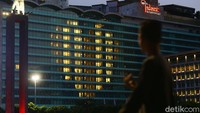  Lampu-lampu tersebut mulai dinyalakan sedari sore menjelang malam hari.